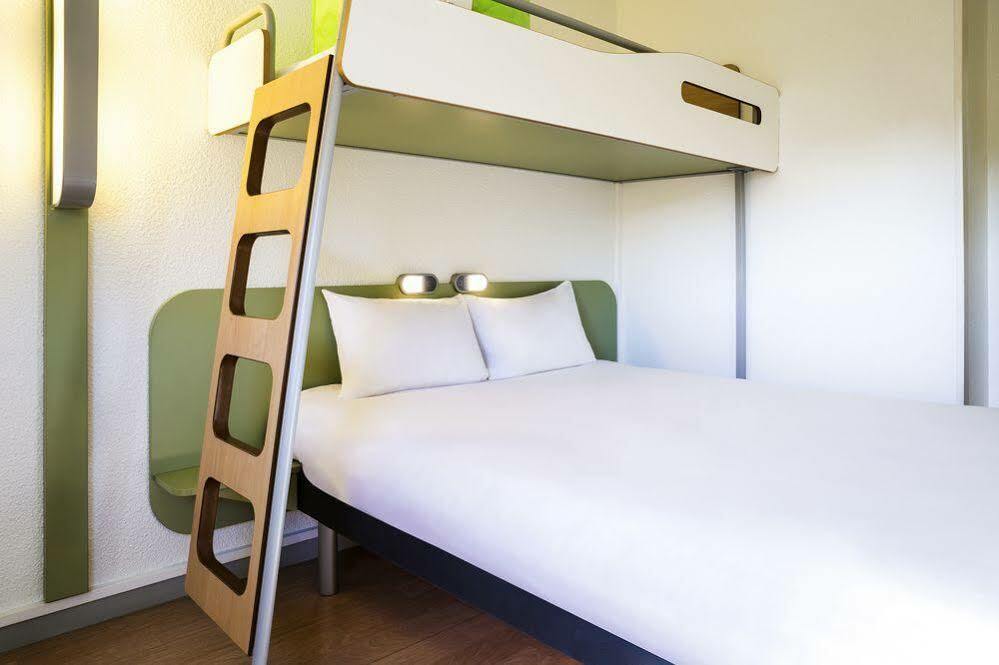 Ibis Budget Grigny Centre Bagian luar foto